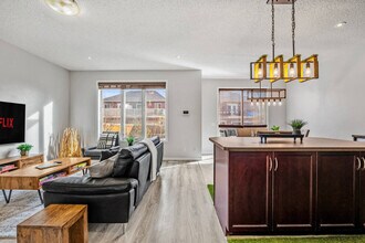 Building Photo - 724 Windridge Rd SW