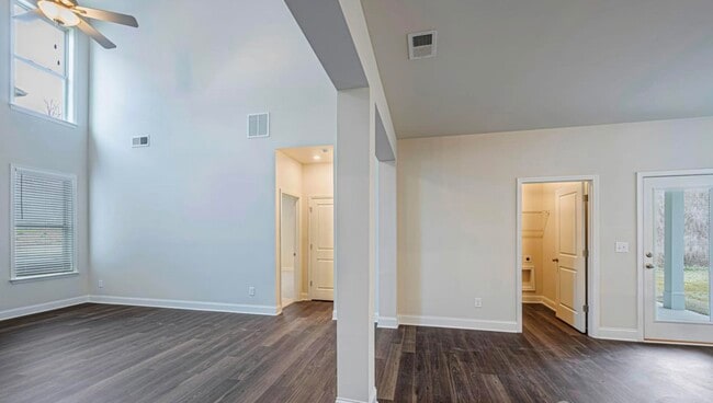 Foto del edificio - Beautiful Home Ready Now In Margrave Dr