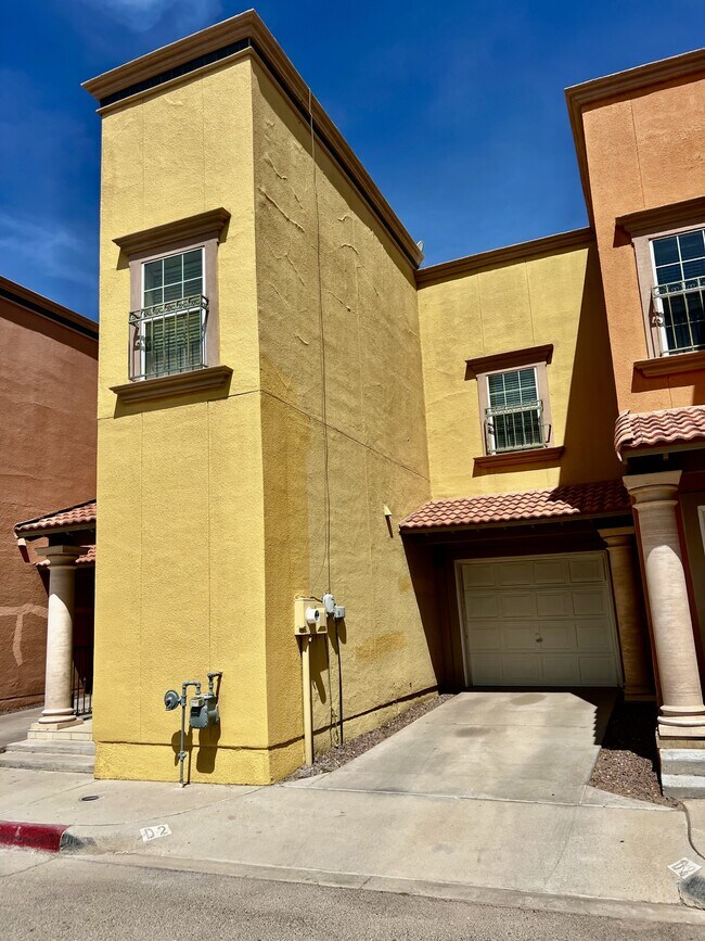 Building Photo - 3150 N Yarbrough Dr