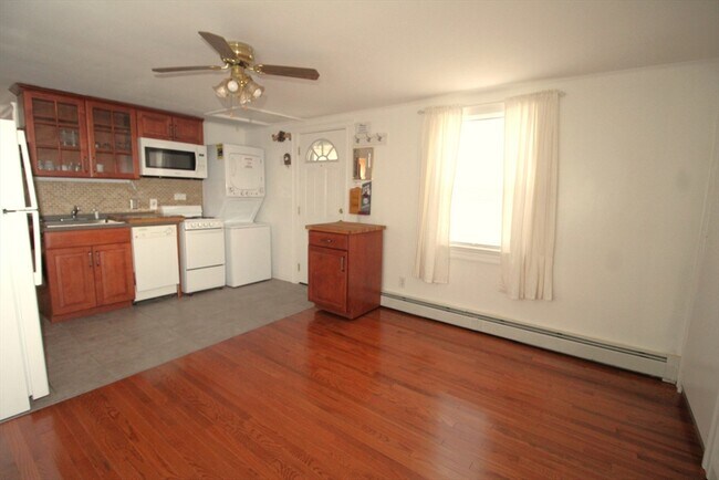Foto del edificio - 218 Thurber Ave