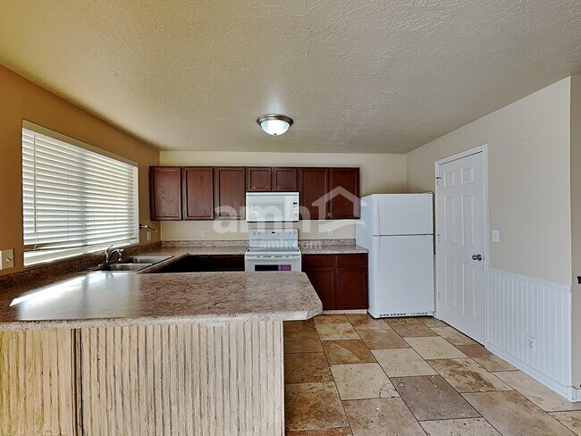 Building Photo - 373 W 2200 N