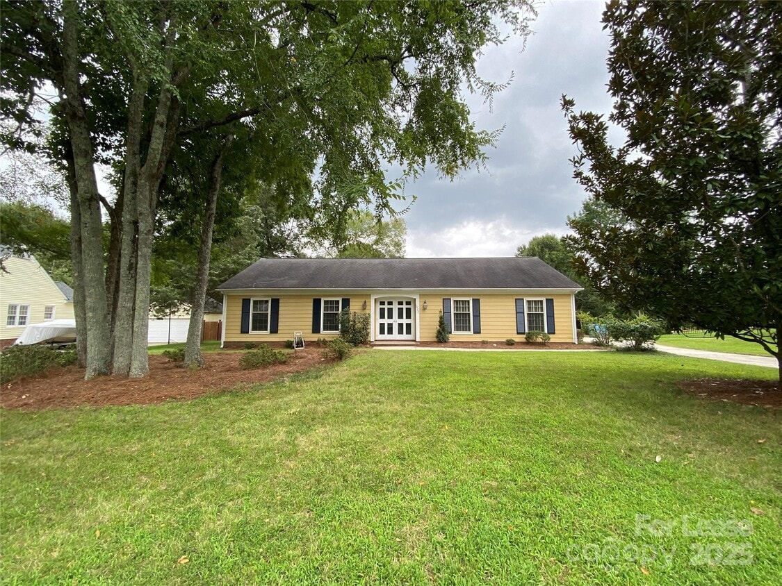 Primary Photo - 1025 Thornsby Ln