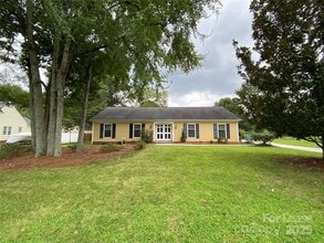 Building Photo - 1025 Thornsby Ln