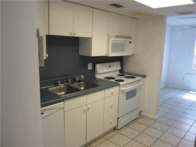 Building Photo - 133 Sabal Ct