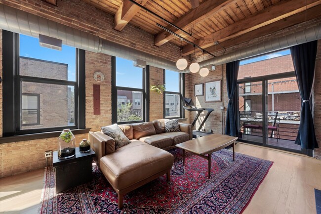 Building Photo - 2511 W Moffat St