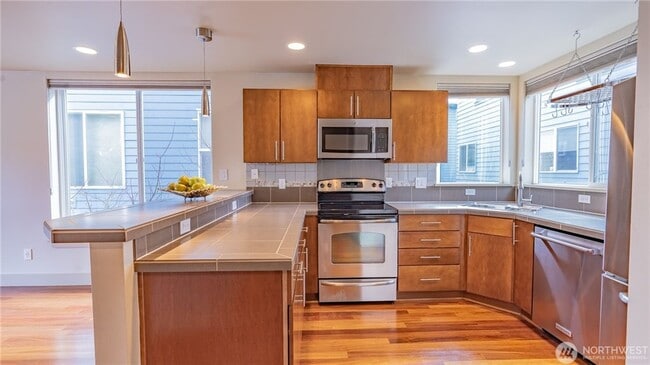 Building Photo - 480 N 130th St