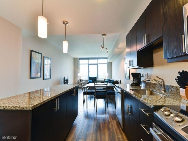 Building Photo - 1 br, 1 bath  - 1303 N Van Buren St