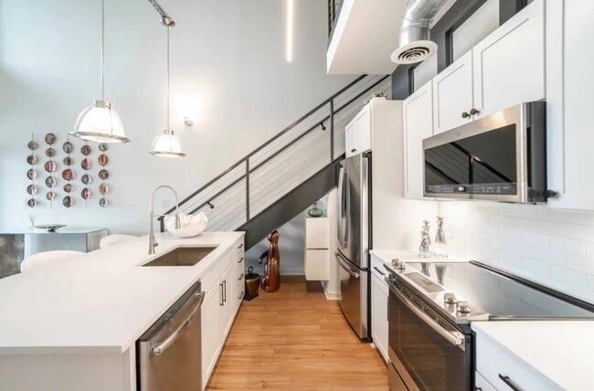 Building Photo - 230 18th St NW