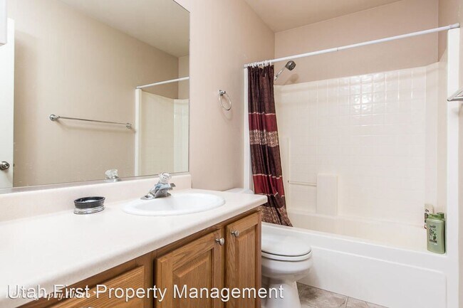 Building Photo - 3 br, 2.5 bath House - 316 S 2450 E #22