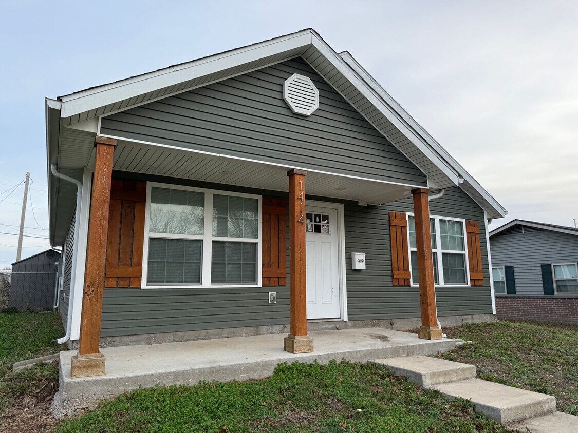 Foto del edificio - Charming 3 bedroom, 2 bathroom home with a fenced in back yard coming soon!