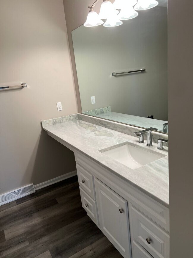 Foto del edificio - Newly Remodeled 2 Bedroom, 2.5 Bath Condo ...