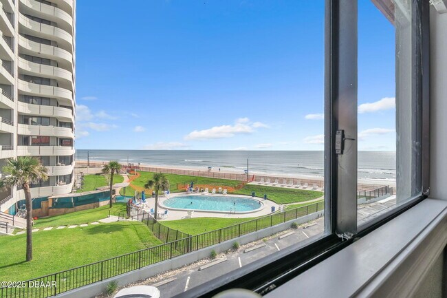 Foto del edificio - 1404 N Atlantic Ave