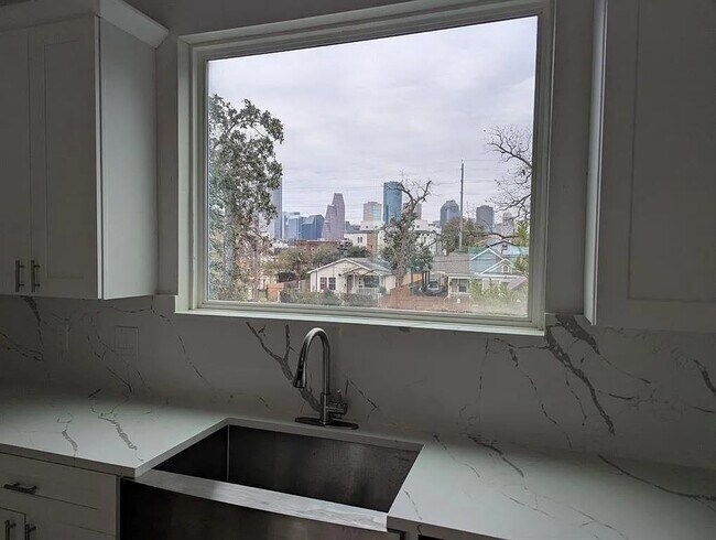 Foto del edificio - 1511 Alamo St