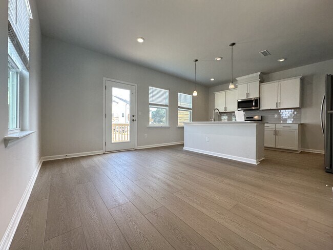 Building Photo - 2801 Farmhouse Dr