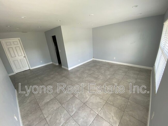 Building Photo - 4200 Pine Drop Ln