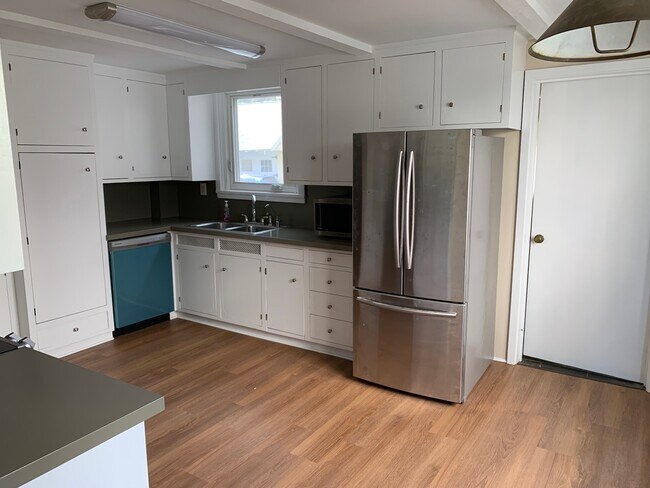 Kitchen - 40 Jefferson Rd
