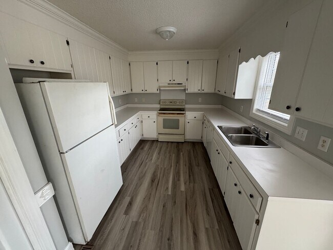 Building Photo - 3 Bedroom House - COMING SOON