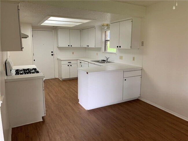 Building Photo - 2708 Charlesworth Dr