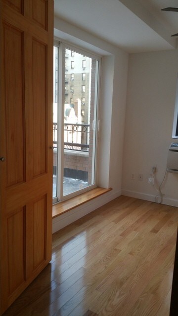 Building Photo - 201 W 76th St