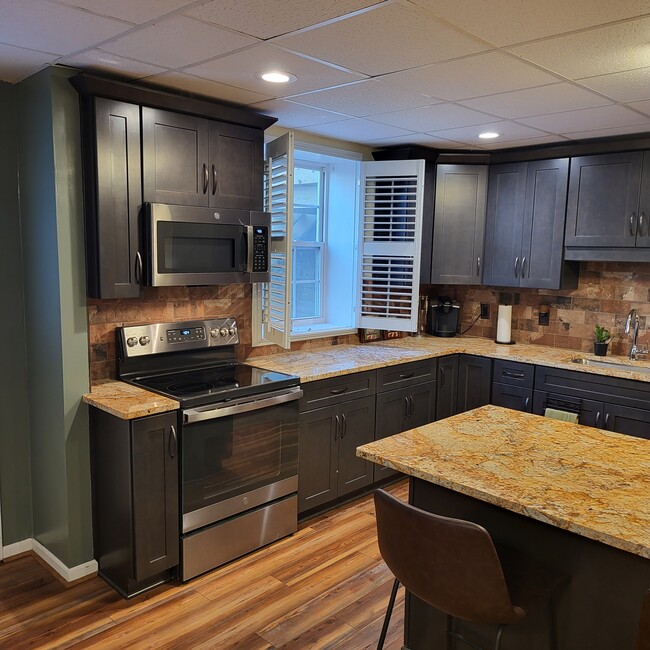 Kitchen Left - 2815 W Price Creek Rd
