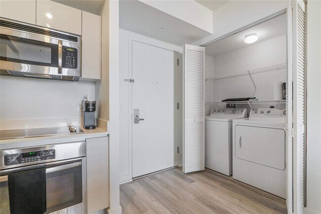 Building Photo - 2602 E Hallandale Beach Blvd