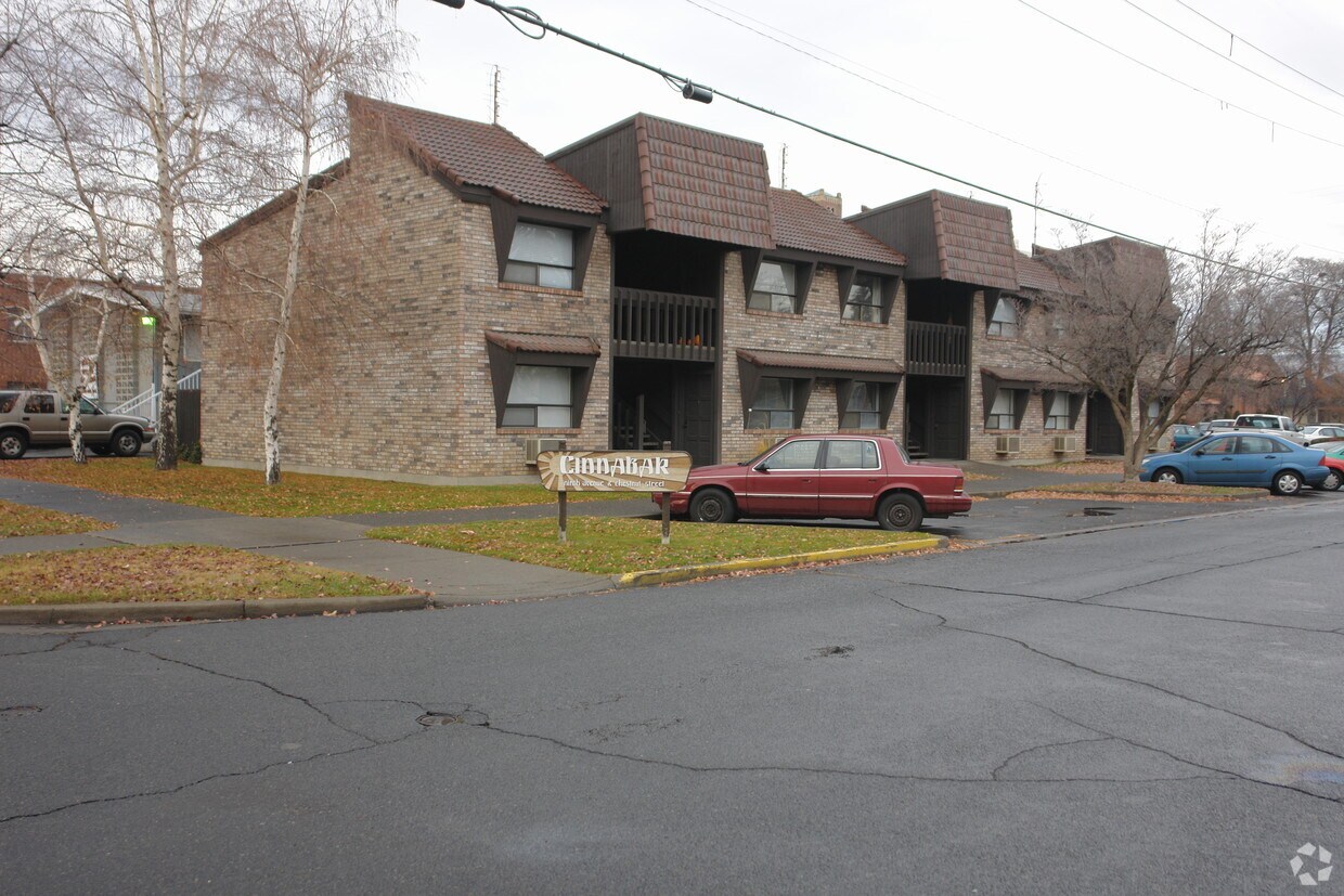 Building Photo - 12-Plex