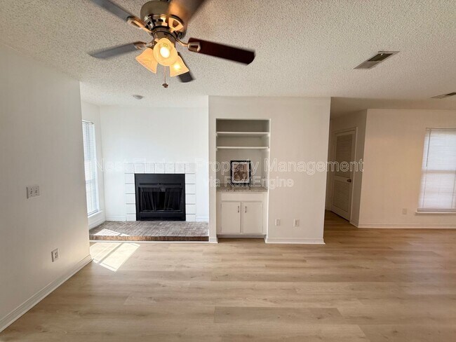 Foto del edificio - 10200 Belle Rive Blvd