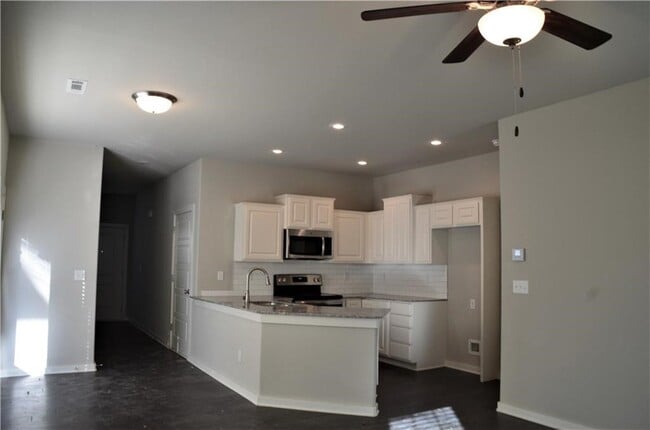 Building Photo - 2405 SW Arbor Rd