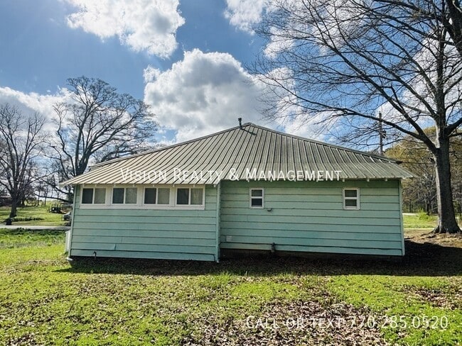 Foto del edificio - 240 Clem Lowell Rd