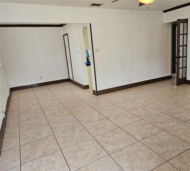 Foto del edificio - 3911 SW 27th St