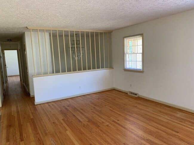 Foto del edificio - 3 Bedroom House off Timberlake Road