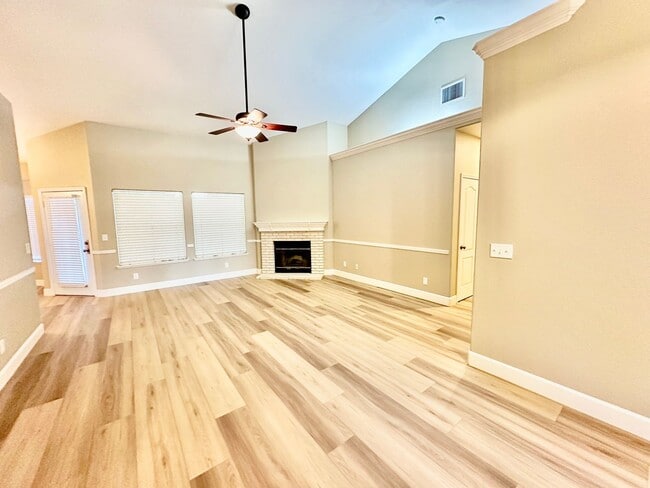 Building Photo - North Clovis 3/2 Near Buchanan Education C...