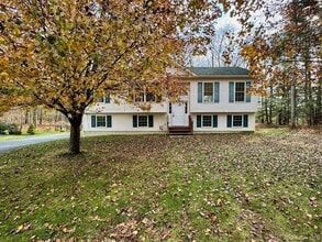 Building Photo - 18 Penny Ln