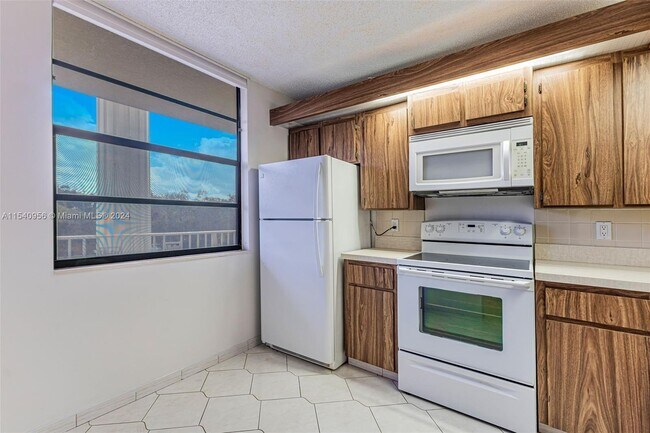 Foto del edificio - 1719 Whitehall Dr