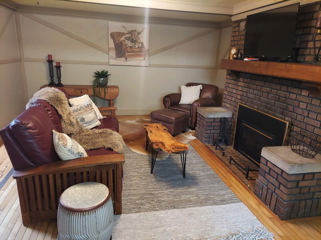 215 S 7th St Unit Apt. B, Oakes, ND 58474 Apartments in Oakes, ND