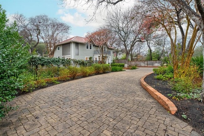 Building Photo - 1502 Murray Ln