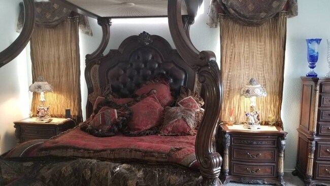 Foto del edificio - 8172 Peacock Ln
