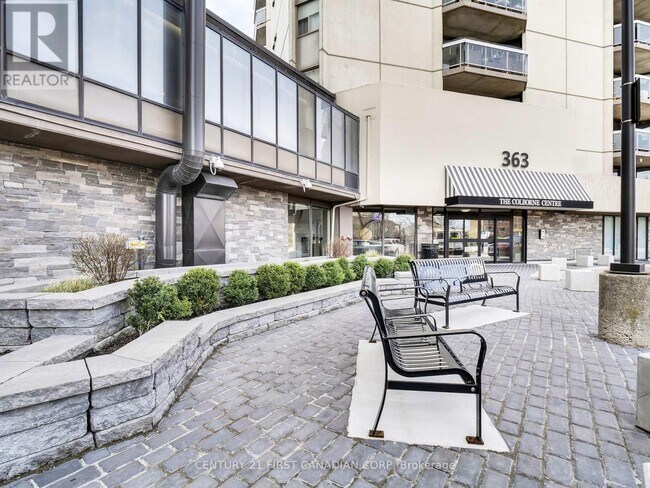 Building Photo - 363 Colborne St