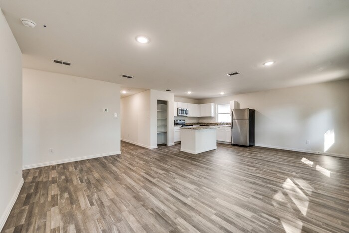 Foto principal - 639 Sterling St