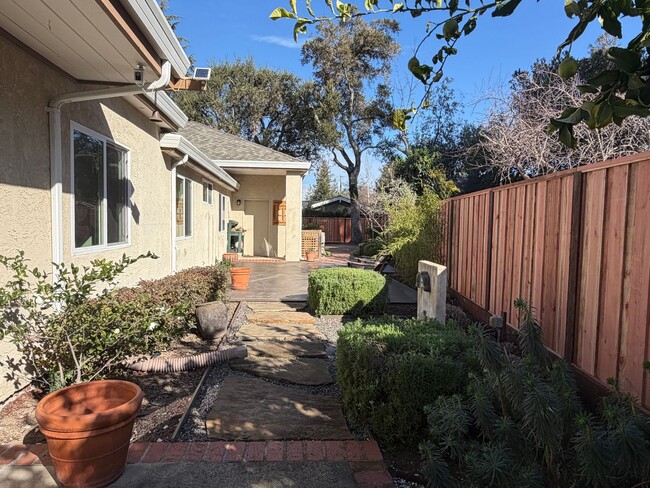 Foto del edificio - Los Gatos 3 Bedroom 2.5 Bath Coming Soon! Executive Home in Los Gatos School District