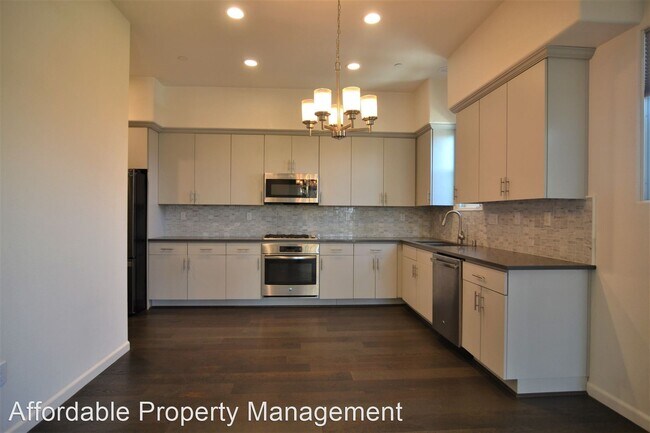Foto del edificio - 3 br, 3.5 bath House - 5862 Riley Way