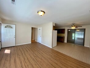Building Photo - 10714 Cambridge Ave