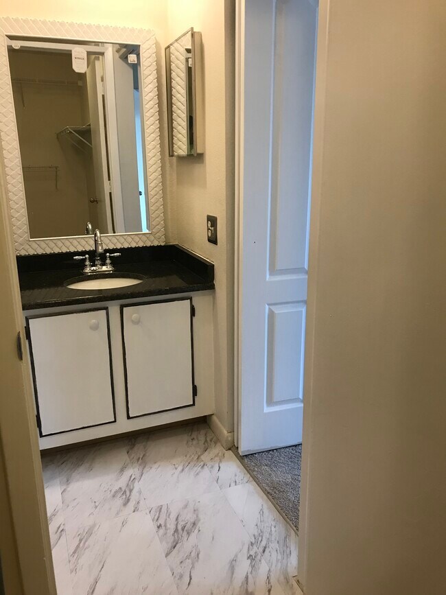 MASTER BATHROOM - 1302 Derbyshire Ct