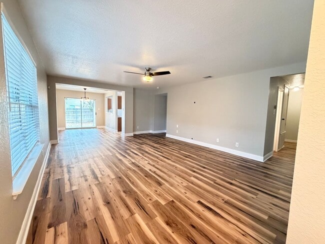 Building Photo - CUTE ONE STORY - 3 BEDROOM / 2 BATH HOME W...
