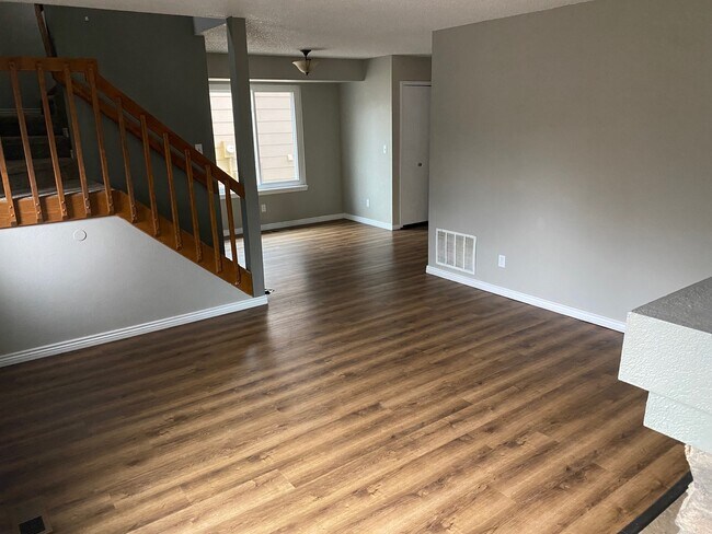 Building Photo - 6225 Desoto Dr
