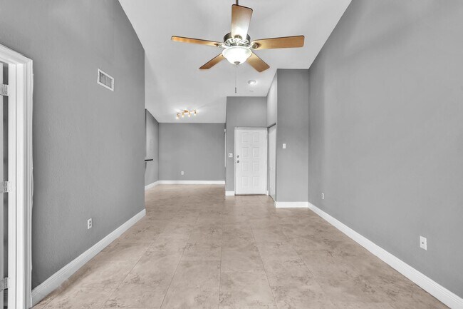 Foto del edificio - 2881 N Oakland Forest Dr