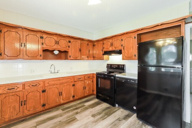 Building Photo - Beautiful Split Level Home in Olathe!