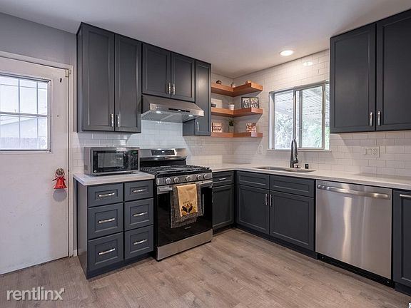 Foto principal - 3 br, 2 bath House - 4190 Hines Ave