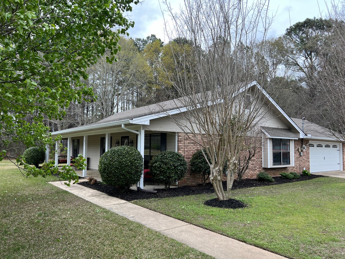 211 Wolf Trl, Columbus, MS 39705 House Rental in Columbus, MS