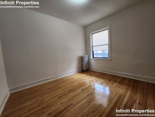 Building Photo - 8300 S May St